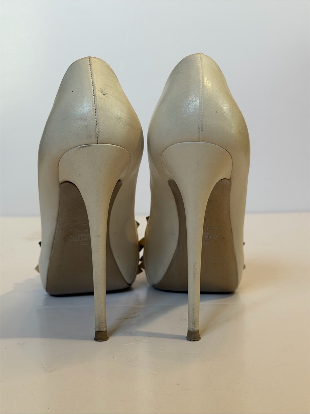 ✨authentic✨ Valentino Ivory Stud-Embellished Peep-Toe Pumps - Picture 3 of 8